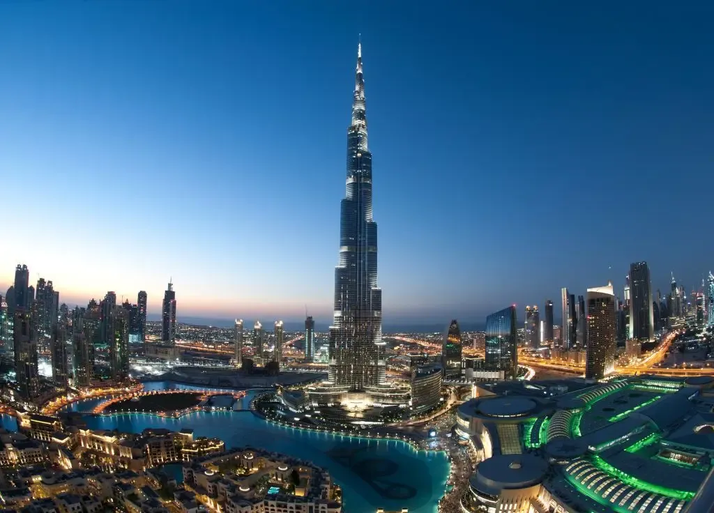 The Burj Khalifa: Experience Nightlife Above the Sky